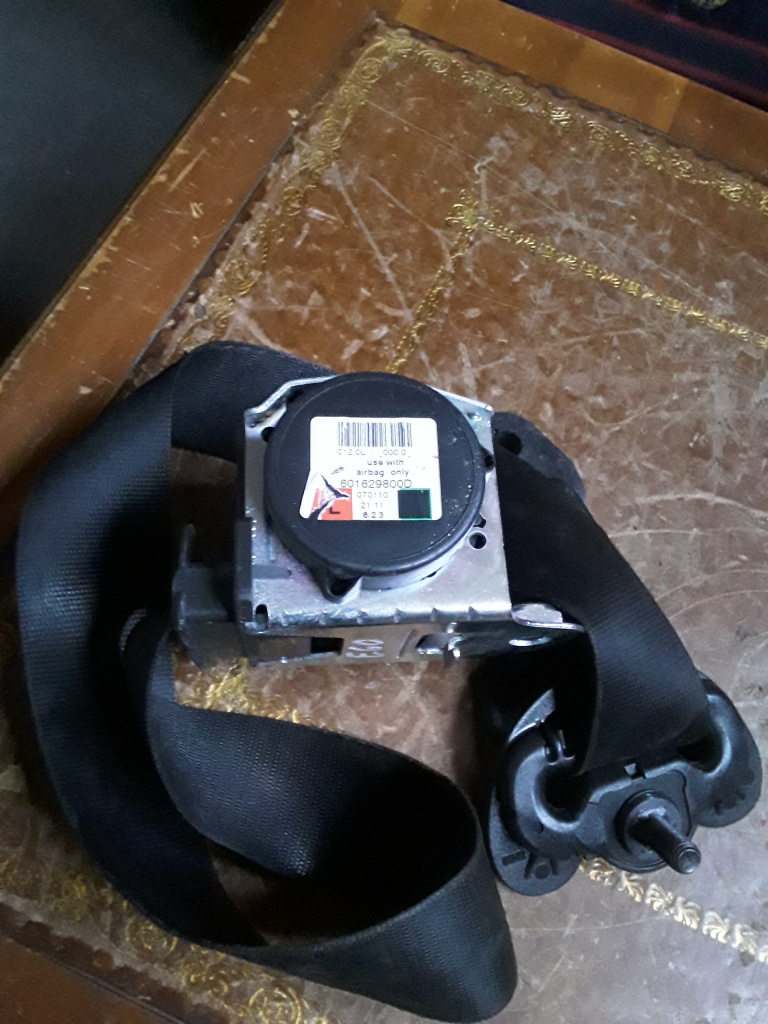 Centură stânga față BMW seria 5 E60 e61 cod 601629800D