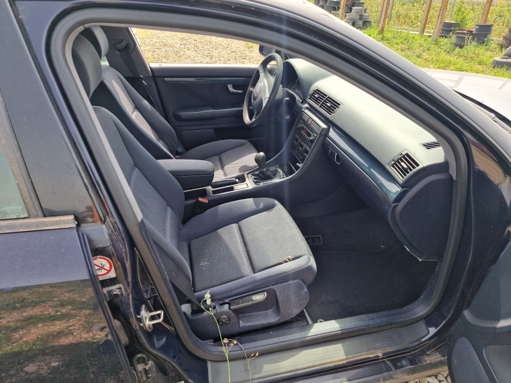 Centura dreapta fata Audi A4 B6 2002 1.6 Benzina ALZ 75KW/102CP