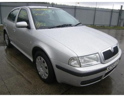 Centura siguranta spate mijloc Skoda Octavia [face