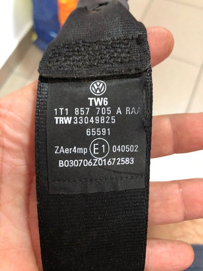 Centura stanga fata VW Touran cod 1T1857705A