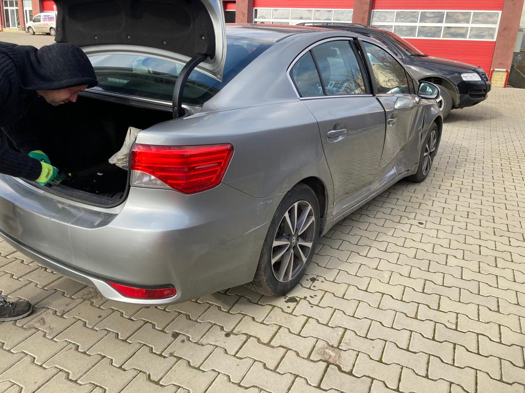Centuri siguranta spate Toyota Avensis 2