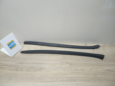 Cheder lateral parbriz stanga/dreapta Opel Astra J, Hatchback 2012, cod 13280301/ 13280302