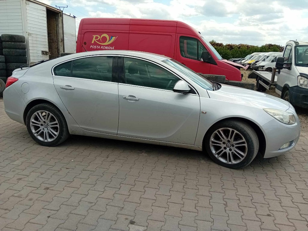 Chedere Opel Insignia A 2010 Hatchback 2