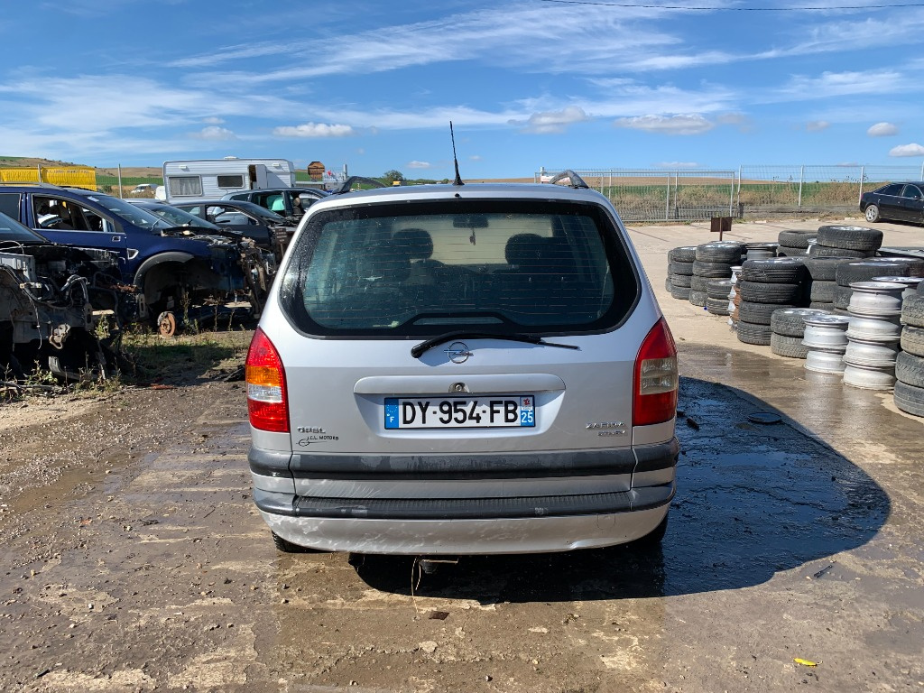 Chedere Opel Zafira 2003 limuzina 2.0 dt