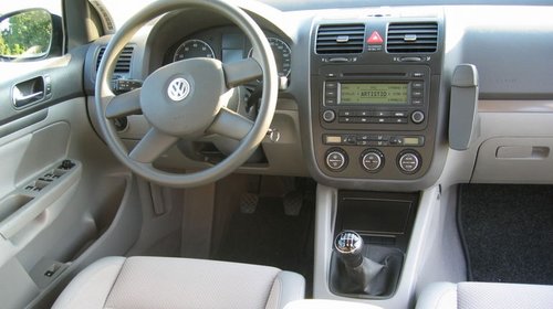 Chedere Volkswagen Golf 5 2004 Hatchback