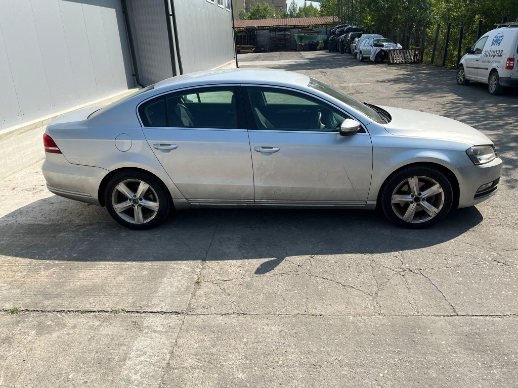 Chedere Volkswagen Passat B7 2012 Sedan 
