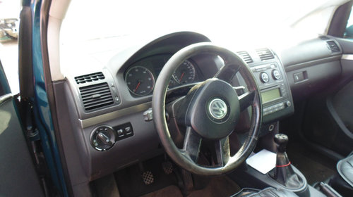Chedere Volkswagen Touran 2004 Hatchback