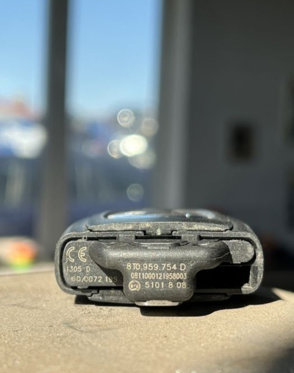 Cheie Audi A4 B8 2012 cod 8T0959754D