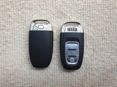 Cheie completa Audi 433Mhz PCF7945AC 3 butoane Smart Remote Key