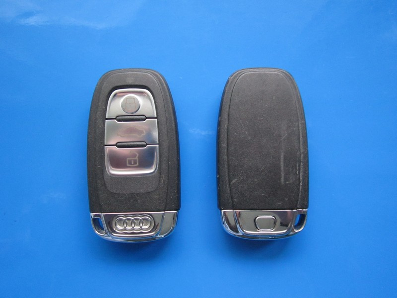 Cheie cu telecomanda Audi A4 8T0959754D 46 LOCKED 868 SH