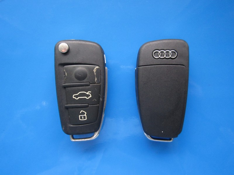 Cheie cu telecomanda Audi A6 4F0837220 8E LOCKED 433 SH