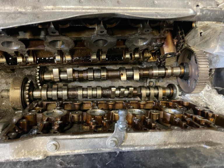 Chiulasa motor cu axe came Audi A4 B6 2.0 benzina 