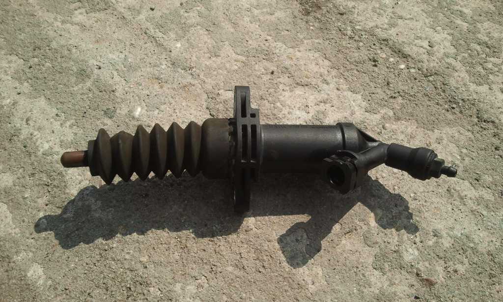 Cilindru receptor ambreiaj BMW E90 318i/316i stare FOARTE BUNA