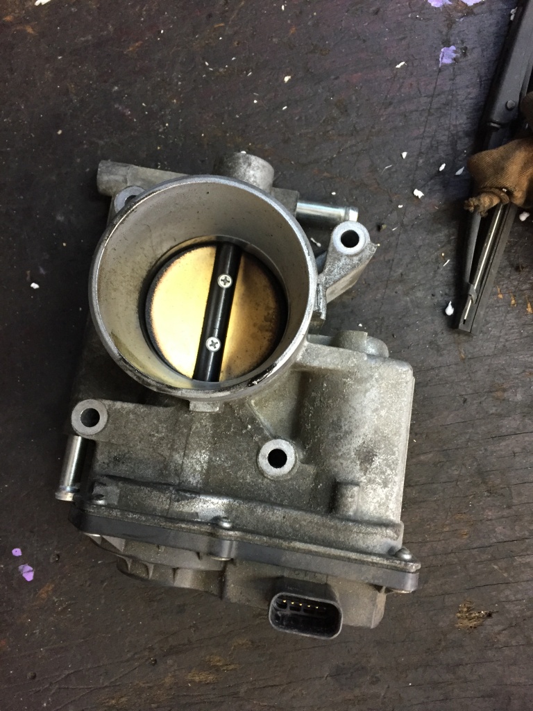 Clapeta acceleratie Mazda 6 2.0 benzina 2008