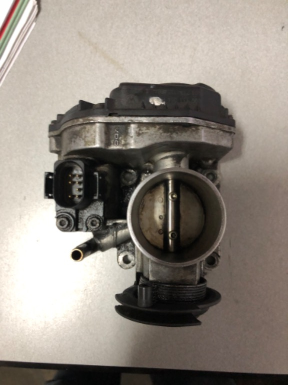 Clapeta acceleratie pe sufa cod 030133064F pentru VW GOLF 4 relist