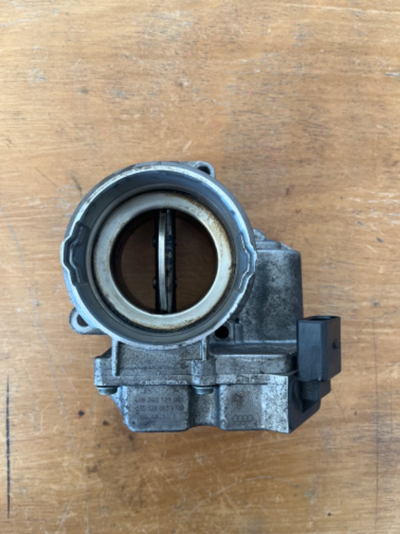 Clapeta de accelerație pentru Audi A4 ,Vw golf 5,motorizare de 1,9-2,0 TDI cu codul 408240121001 /03G128063