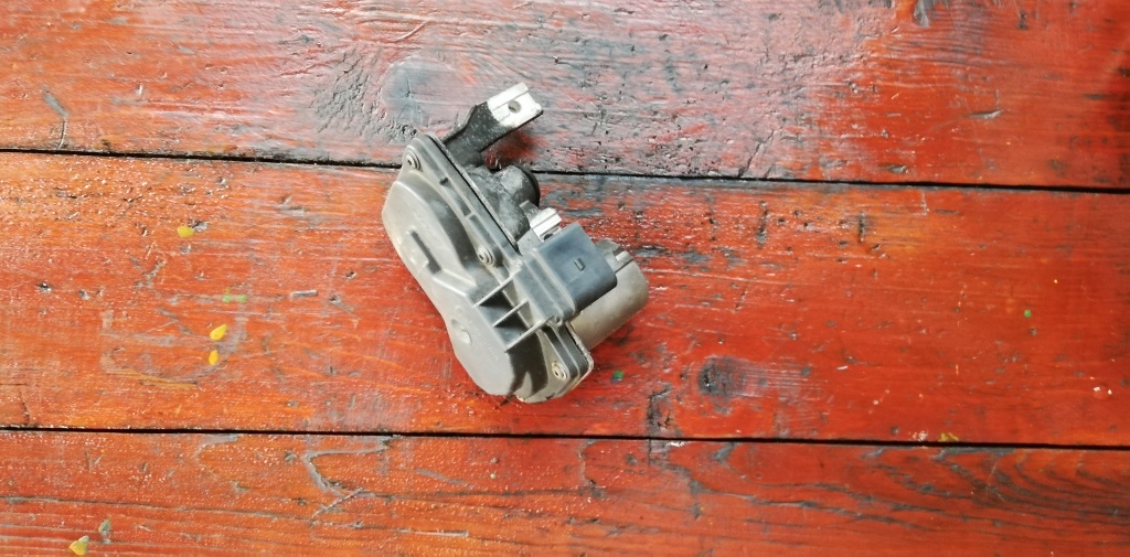 Clapeta evacuare VW Passat B8 cod 5Q0253691H an 2015 2016 2017 2018 2019