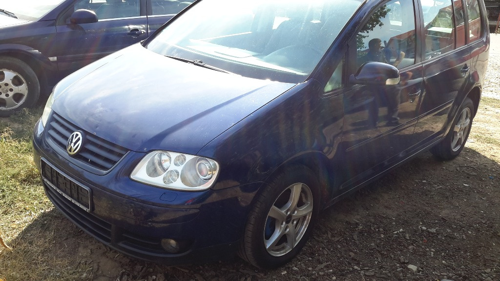 Claxon Volkswagen Touran 2004 hatchback 