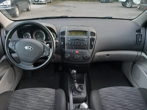 Coloana directie cu motoras si calculator Kia Ceed Cee'd Hatchback 1.6 16v G4FC Euro 4 din 2008