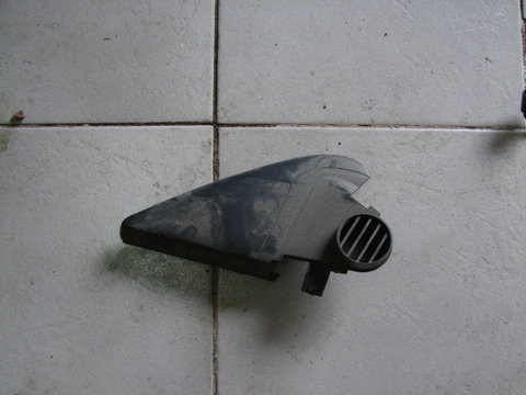 Coltar geam stanga fata cu grila ventilatie Skoda Octavia 2 [2004 - 2008] RS liftback 5-usi 2.0 TFSI MT (200 hp) (1Z3)
