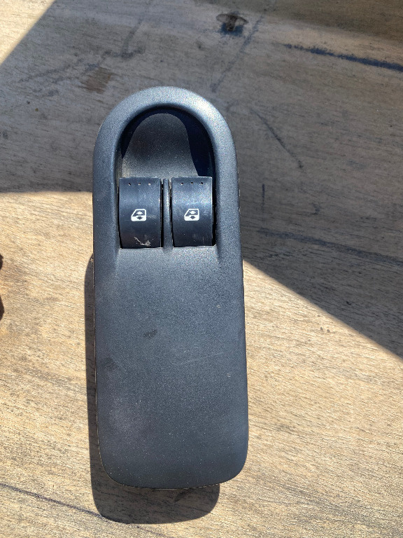 Comanda butoane geamuri electrice Renault Megane 2