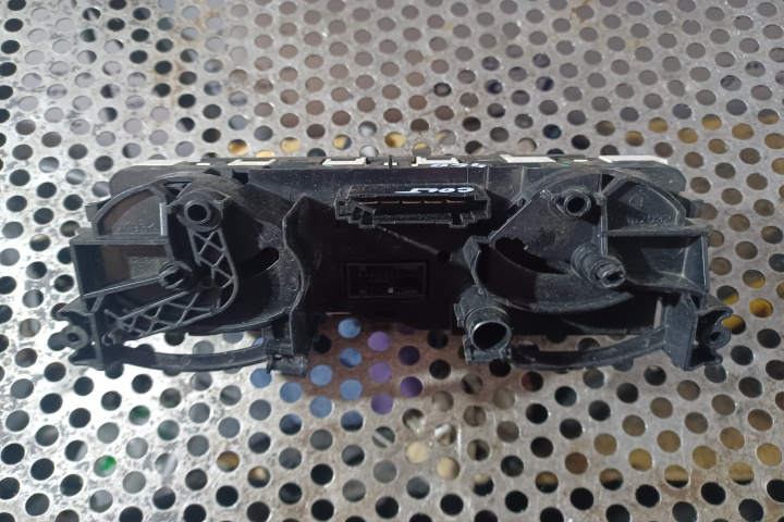 Comanda ventilatie Mitsubishi Colt Z30 [2002 - 2009] Hatchback 5-usi 1.1 MT (75 hp)