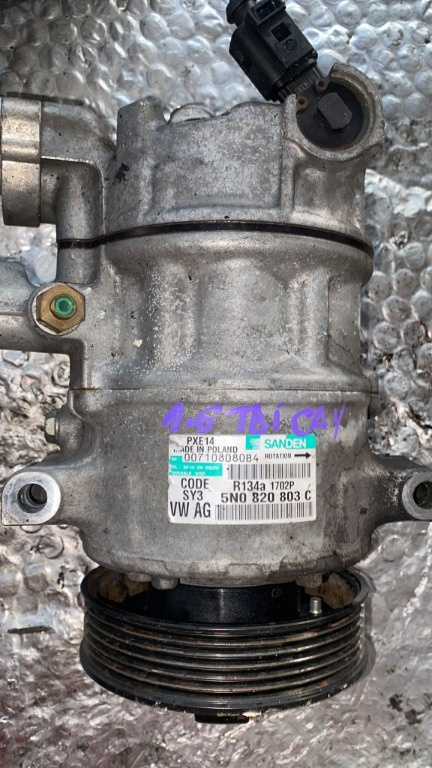 Compresor AC / aer conditionat Audi Seat Skoda VW 1.6 tdi CAY cod piesa 5N0 820 803 C