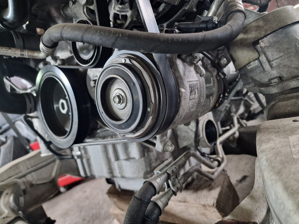 Compresor AC Mercedes C250 W205 A0008303002