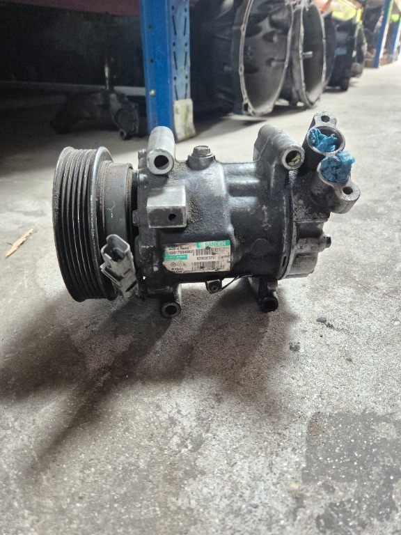 Compresor clima 1.5 dci cod 8200365787 Nissan Qash