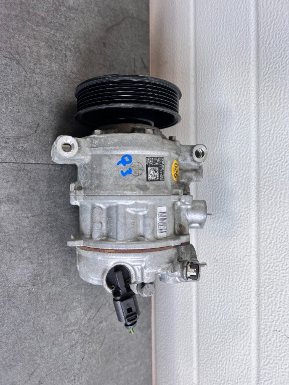 Compresor clima Audi Q3 8U/Passat B8/Golf 7/Skoda Superb 5Q0816803D