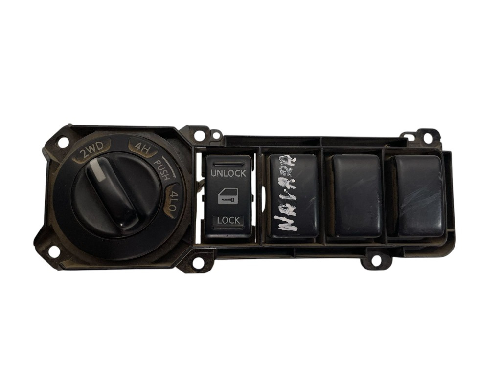 Comutator 4x4 pentru Nissan Navara D40