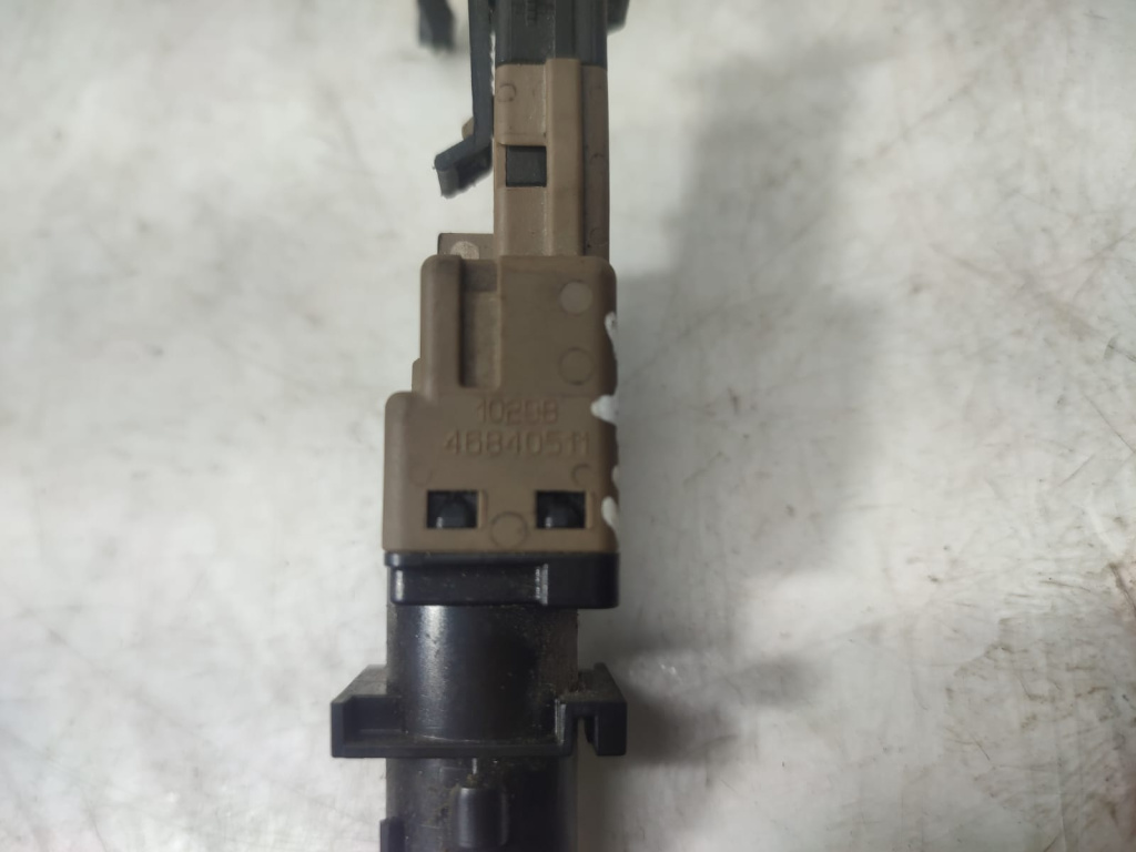 Comutator pedala ambreiaj 46840511 Fiat 