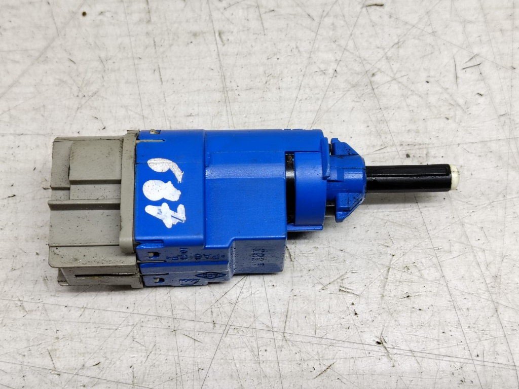 Comutator pedala frana 253255192r Renaul