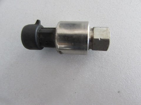 Comutator senzor presiune aer conditionat Fiat Stilo 1,9 jtd an 2003 cod: 51768288