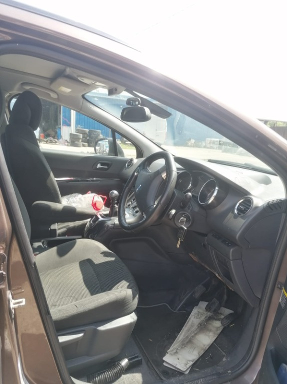 Conducta AC Peugeot 5008 2015 MPV 1.6 HD