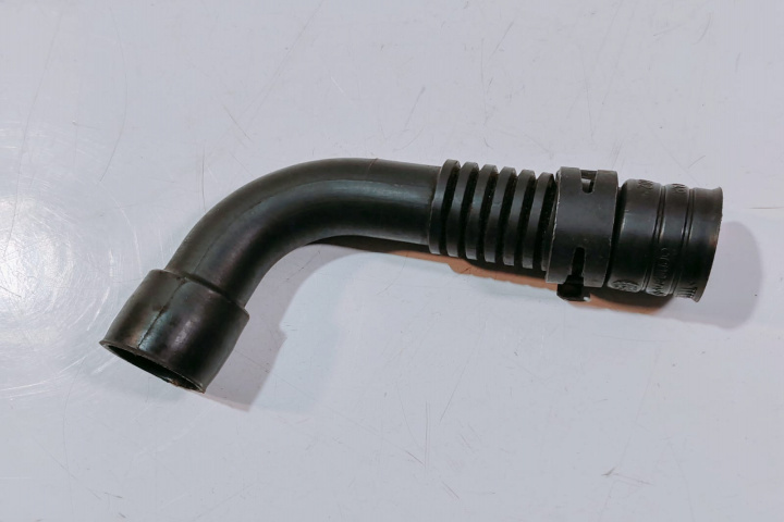 Conducta aer epurator gaze 038103493AR Audi A3 8P/