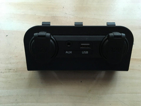 Conector AUX / USB pentru kia rio cod: 961201W510