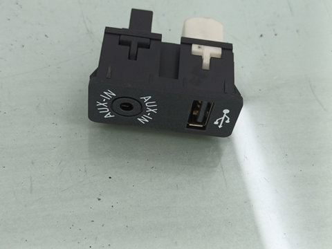 Conector auxiliar USB BMW SERIA 3 F30 2.0 D N47D20C 2012-2018 9229246 DezP: 16426