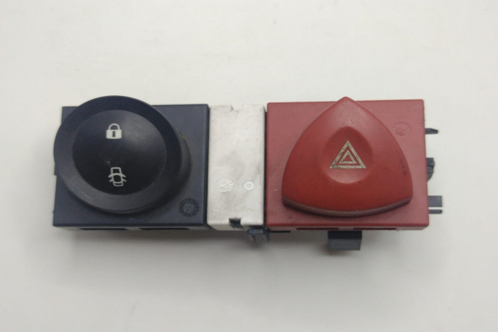 Consola Buton Avarie + inchidere centralizata, cod 8200095493 8200095493 Renault Megane 2 [2002 - 2006]