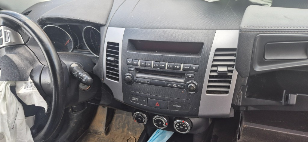 Consola centrala bord mijloc echipata Mitsubishi Outlander 2011