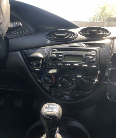 Consola centrala (CD-player, panou AC) Ford Focus 