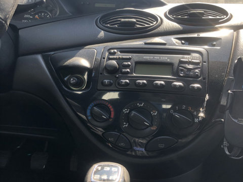 Consola centrala (CD-player, panou AC) Ford Focus [1998 - 2004] wagon 5-usi 1.8 Tddi MT (90 hp)
