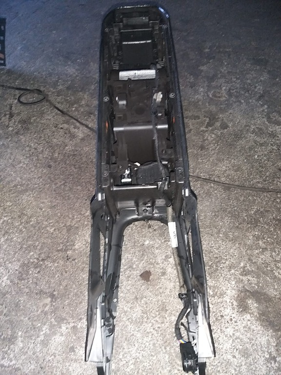 Consola centrala cod: 13317404T pentru Opel Astra J din 2011