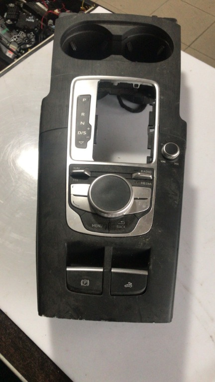 Consola centrala completa Audi A3 8V 2013-2019 cod 8v1864261c / 8v0919614k