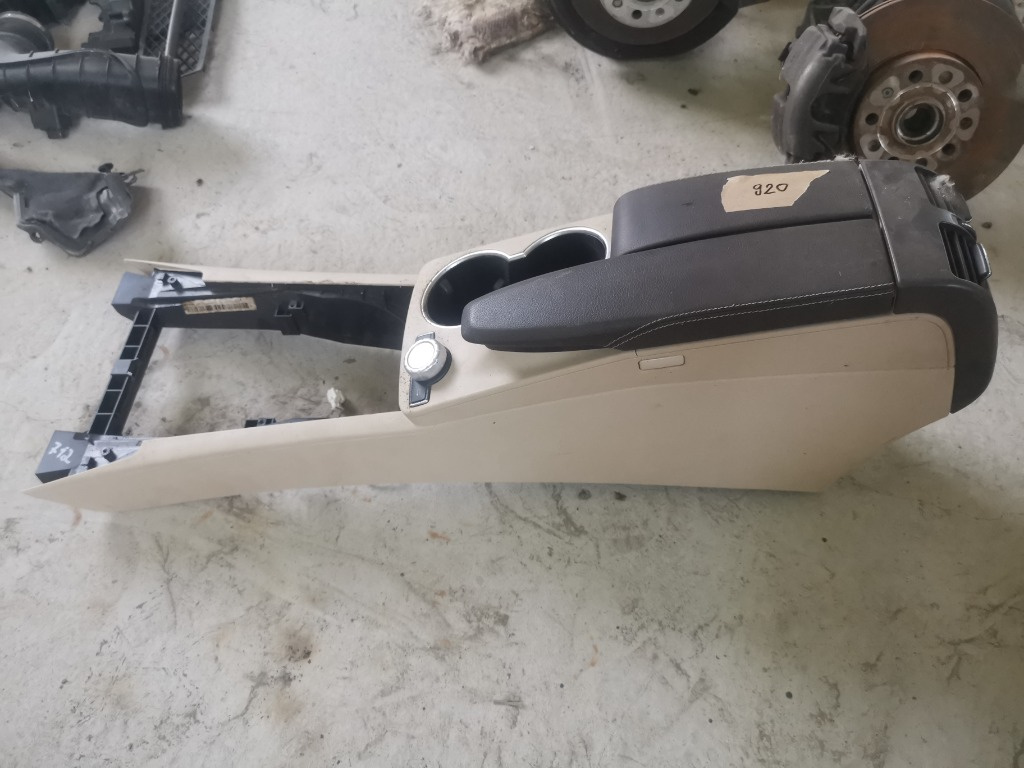 Consola centrala, cotiera dintre scaune Mercedes GLK 220 X204 A2046806550/A2046800150/A2076806000 2008 2009