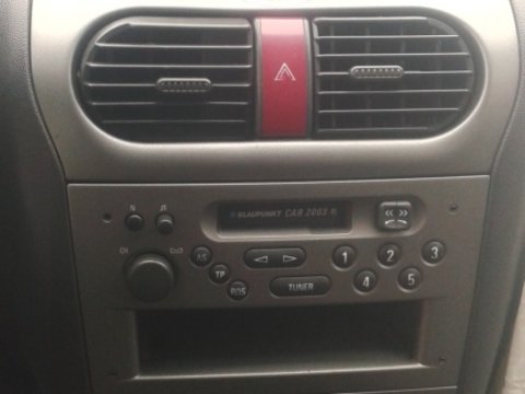 Consola centrala cu grile aer si buton avarie Opel Corsa C 2004-2006