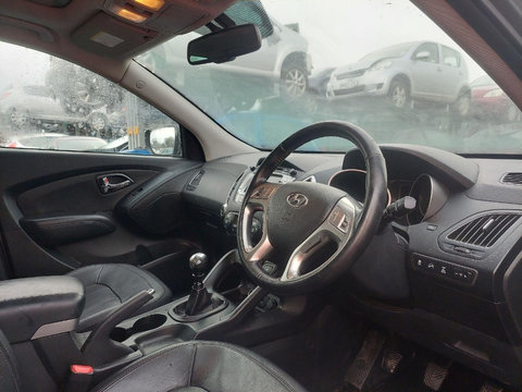 Consola centrala Hyundai ix35 2012 SUV 2.0 DOHC-TCI