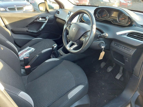 Consola centrala Peugeot 208 2015 HATCHBACK 1.2 i EB2F
