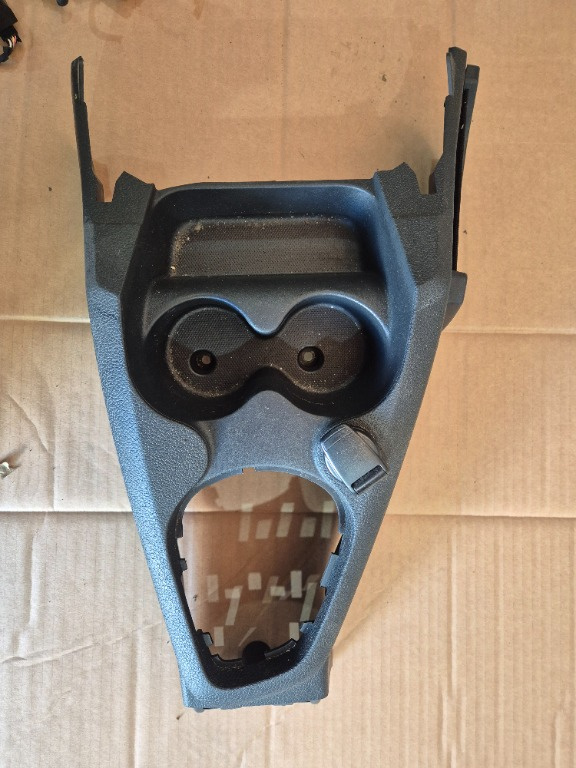 Consola centrala schimbator viteze dacia sandero 2