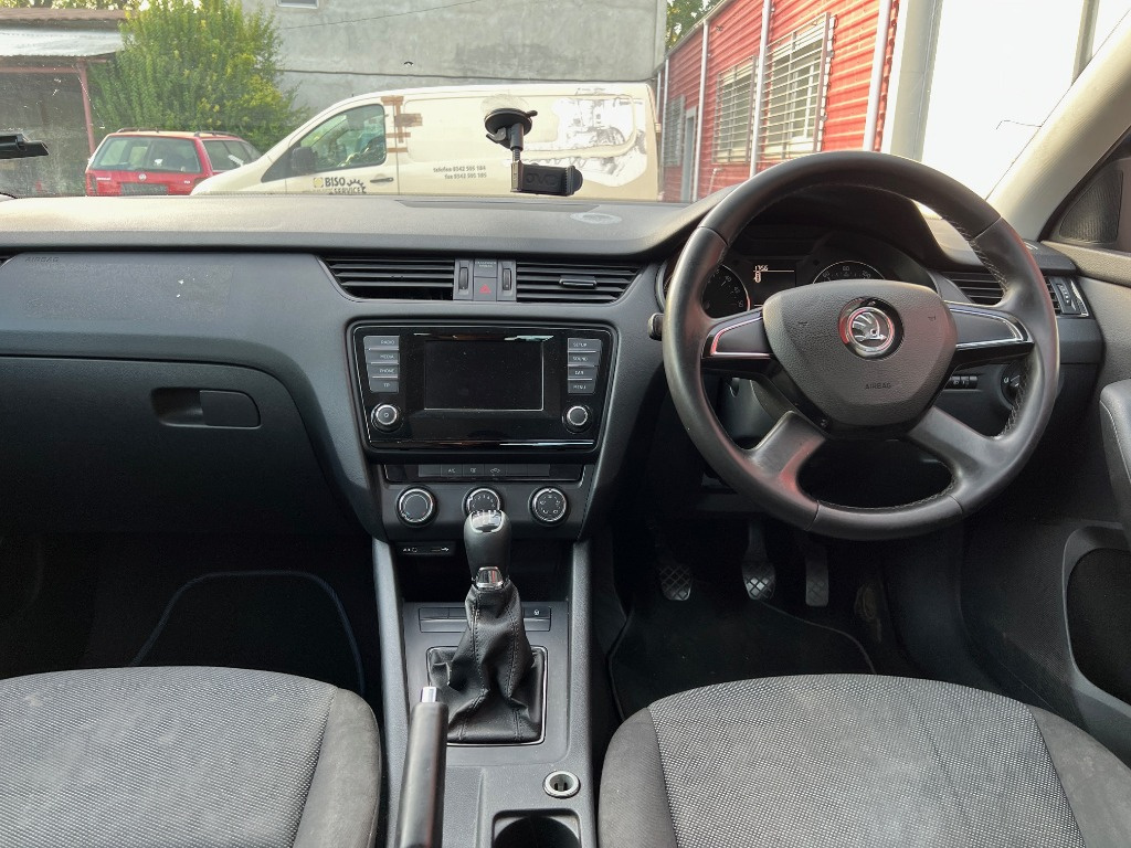 Consola centrala Skoda Octavia 3 1.6 TDI an fab. 2012 - 2015